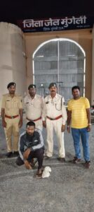 शिकारी फंसा जाल में:बघर्रा वन क्षेत्र में जी आई तार बिछाकर शिकार करने वाला शिकारी गिरफ्तार