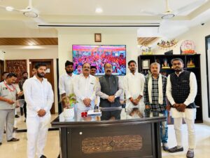 श्री सिद्ध बाबा आश्रम बेलगहना के भक्तों ने डिप्टी सी एम साव  से की सड़क की मांग
