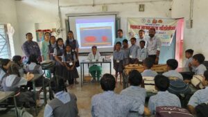 चिरायु टीम ने सेमरसल स्कूल में बच्चों की सिकलसेल जांच की