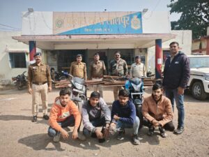 खेत से चोरी हुये लोहे के एंगल को मुंगेली पुलिस ने जप्त कर 03 आरोपी 01 खरीददार कबाड़ी एवं 01 अपचारी को भेजा न्यायिक रिमाण्ड पर