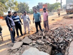 गौरव पथ निर्माण में लापरवाही पर सख्त हुए अध्यक्ष रोहित शुक्ला: ठेकेदार को नोटिस जारी के दिए निर्देश,समिति करेगी रोजाना कार्य की निगरानी