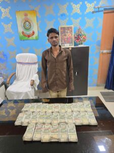 पुलिस ने संदेही के पास से अवैध 14,00,000 /- (चौदह लाख रुपये) जप्त किये,अत्यधिक धनराशि खर्च की सूचना पर