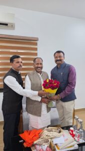 भाजपा के प्रदेश संगठन महामंत्री पवन साय से प्रदेश संयोजक संतोष फौजी ने सौजन्य भेंट कर उनका धन्यवाद और आभार व्यक्त किया।