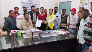 सर्व आदिवासी समाज ने फेसबुक सोशल मीडिया में आरक्षण के संबंध में आपत्ति जनक भड़काऊ टिप्पणी के विरोध में ज्ञापन सौंपा