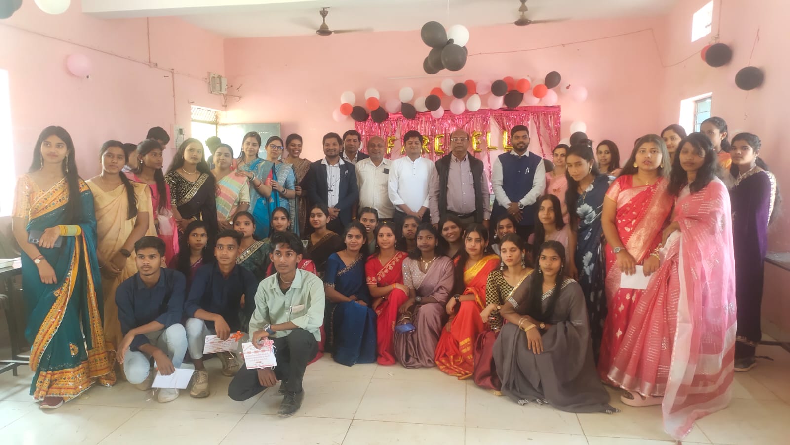 विदाई समारोह: संस्था के होनहार छात्र छात्राओं की मेहनत रंग लाएगी : प्राचार्य अरुण जायसवाल