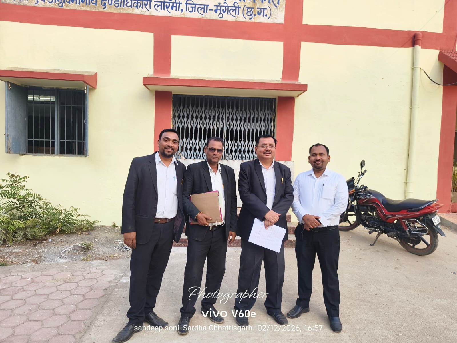 राजस्व विभाग लोरमी में अराजकता, अव्यवस्था को दुरूस्त किये जाने को लेकर कलेक्टर के नाम एसडीएम को ज्ञापन