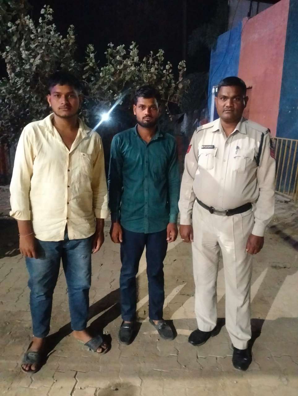 सोशल मीडिया में वायरल पशु क्रूरता बेजुबान जानवर(कुत्ता) के मामले में चौकी डिंडौरी पुलिस द्वारा त्वरित कार्यवाही कर 3 आरोपियों को गिरफ्तार कर&nbsp; भेजा गया जेल