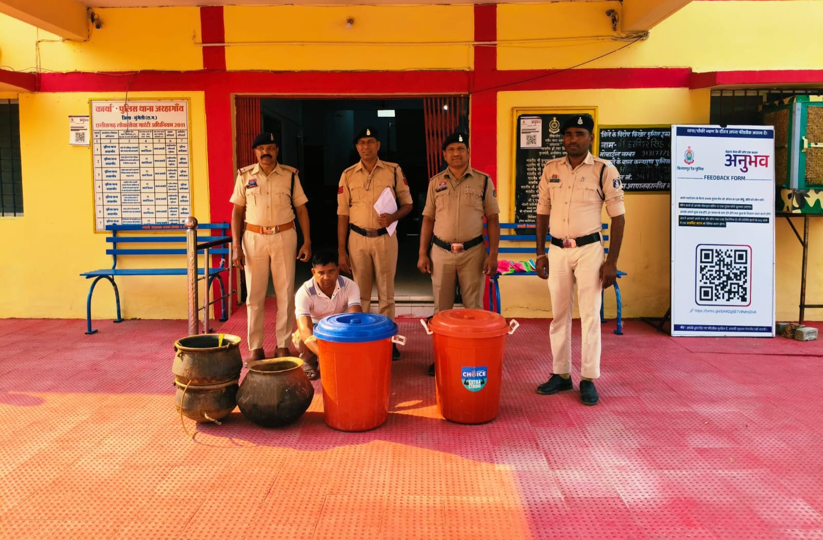 अवैध कच्ची महुआ शराब बनाने व बिक्री करने वाले आरोपी के कब्जे से 55 लीटर शराब जप्त कर न्यायिक रिमांड पर भेजा गया जेल