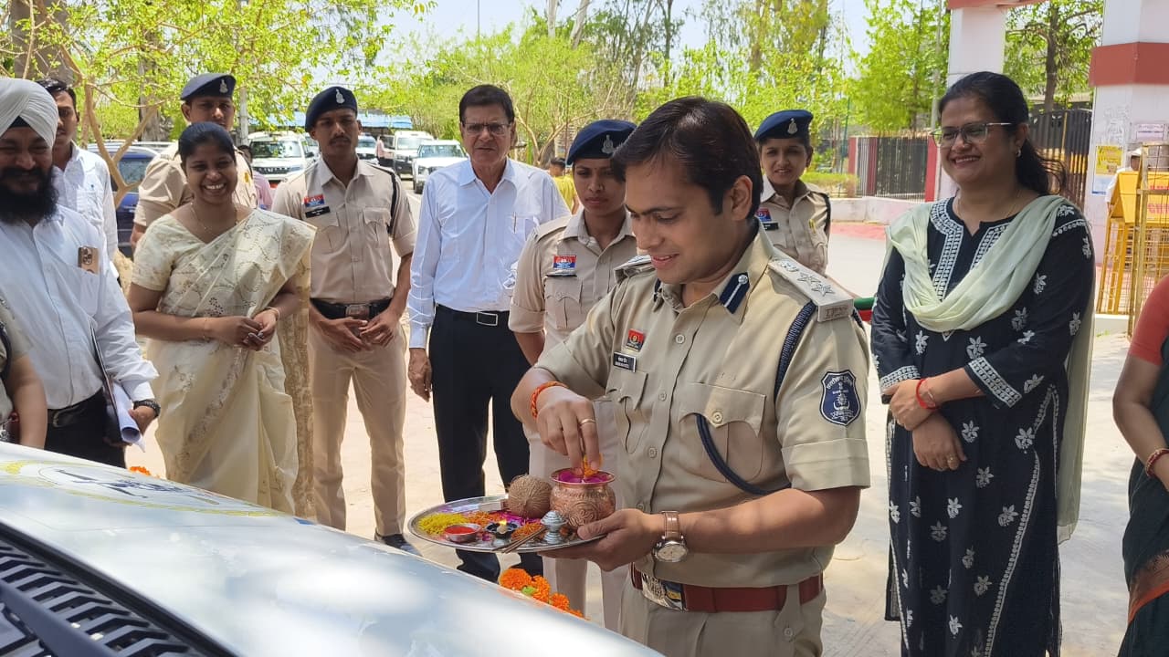 मुंगेली पुलिस को मिली अत्याधुनिक मोबाइल फॉरेंसिक वैन, डिप्टी सीएम अरुण साव, आईजीपी  रामगोपाल गर्ग कार्यशाला में वर्चुअली हुए शामिल, एसएसपी एवं एडीएम ने हरी झंडी दिखाकर किया रवाना