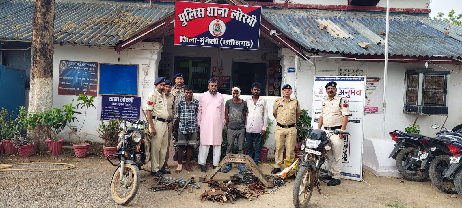 नवलपुर गुड़ फैक्ट्री में हुये चोरी समान के साथ कबाड़ खरीददार सहित चार आरोपियों को लोरमी पुलिस ने गिरफ्तार कर भेजा जेल… 