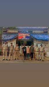 मां त्रिवेणी स्कूल गोंडखाम्ही के स्टोर रूम का ताला तोड़कर 13 नग लोहे के पाइप अनुमानित कीमत ₹9,000/- बरामद चोरी करने वाले तीन आरोपियों को लोरमी पुलिस ने किया गिरफ्तार।