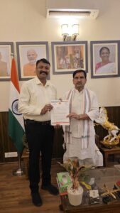 छत्तीसगढ़ रेजिमेंट से लेकर सेना की छावनी और आयुध डिपो की मांग,पूर्व सैनिकों को टोल टैक्स में पूर्ण छूट तक—संतोष साहू ने केंद्रीय राज्य मंत्री तोखन साहू के समक्ष उठाई सैनिक हितों की प्रमुख मांगें