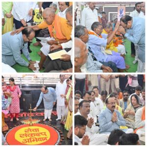 डिप्टी सीएम अरुण साव ने वरिष्ठजनों के पैर पखार कर लिया आशीर्वाद : पीएम मोदी की लंबी आयु के लिए सामूहिक हनुमान चालीसा का पाठ, यज्ञ हवन भी किए