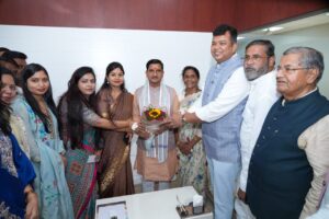 अखिल भारतीय तैलिक साहू महासभा के बीड अधिवेशन में मुख्य अतिथि के रूप में शामिल होते हुए केंद्रीय राज्यमंत्री तोखन साहू ने कहा ‘संत शिरोमणि भक्त माता कर्मा जी का डाक टिकट संपूर्ण समाज के त्याग, निष्ठा और समर्पण का राष्ट्रीय सम्मान है