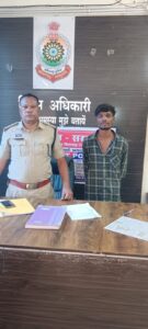 सरकंडा में चाकू लहराकर लोगों को डराने वाले युवक समेत दो पकड़े गए